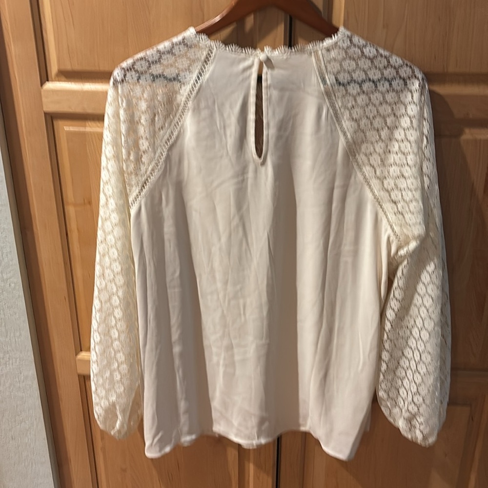 TORRID NWT Georgia lace mix sleeve top pristine size 0 - Picture 2 of 8